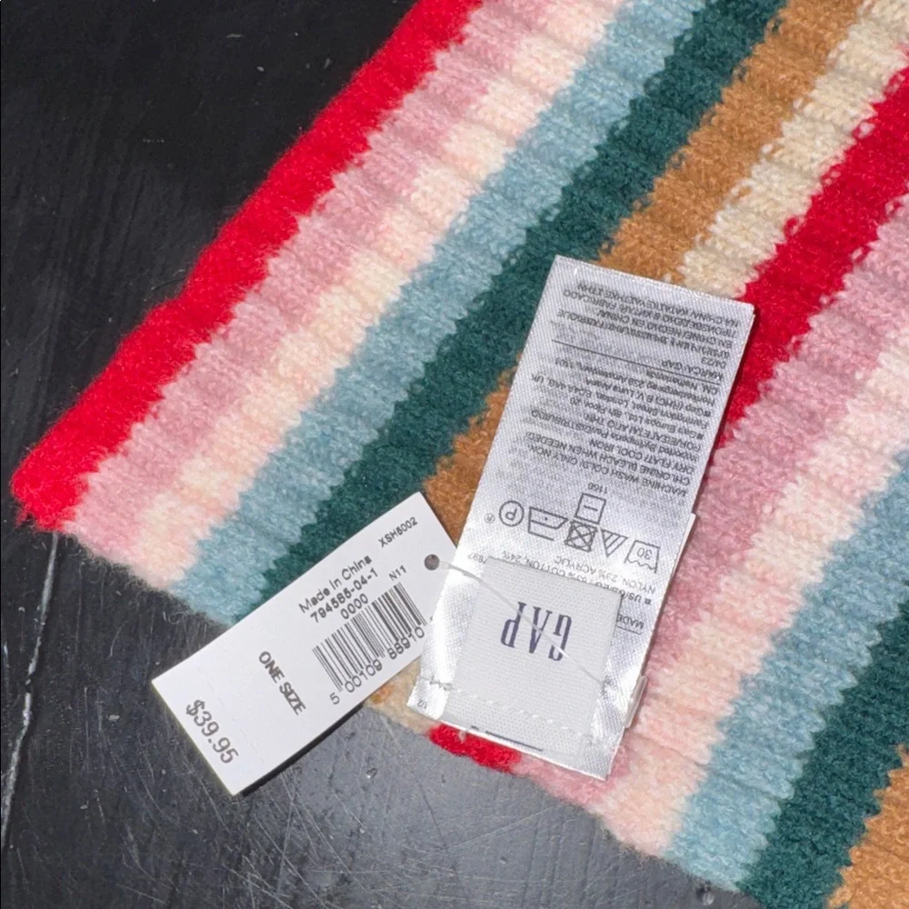 gap knit scarf and hat set. NEW with tags. - Picture 4 of 5
